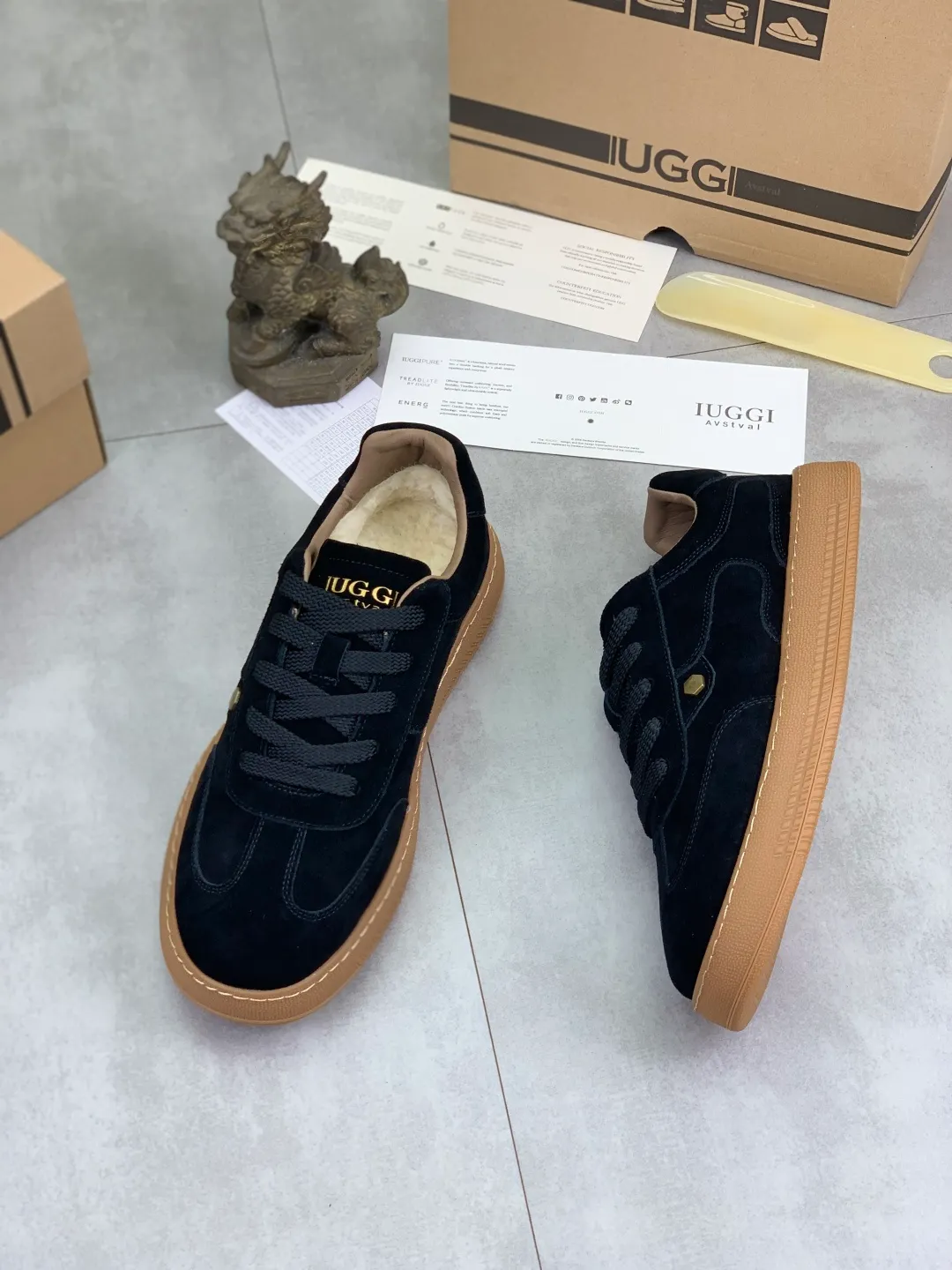 Men's shoes 💰P520 New arrival 🆕🆕🆕 26 new IUGGI men's moral training shoes Winter lace-up low-cut casual men's shoes Outer layer of cowhide, rubber outsole, lining with wool, comfortable and breathable💯 Versatile winter essentials👌 Transform your feet into the brightest "boy"❗️ Size: 39-44 Three colors